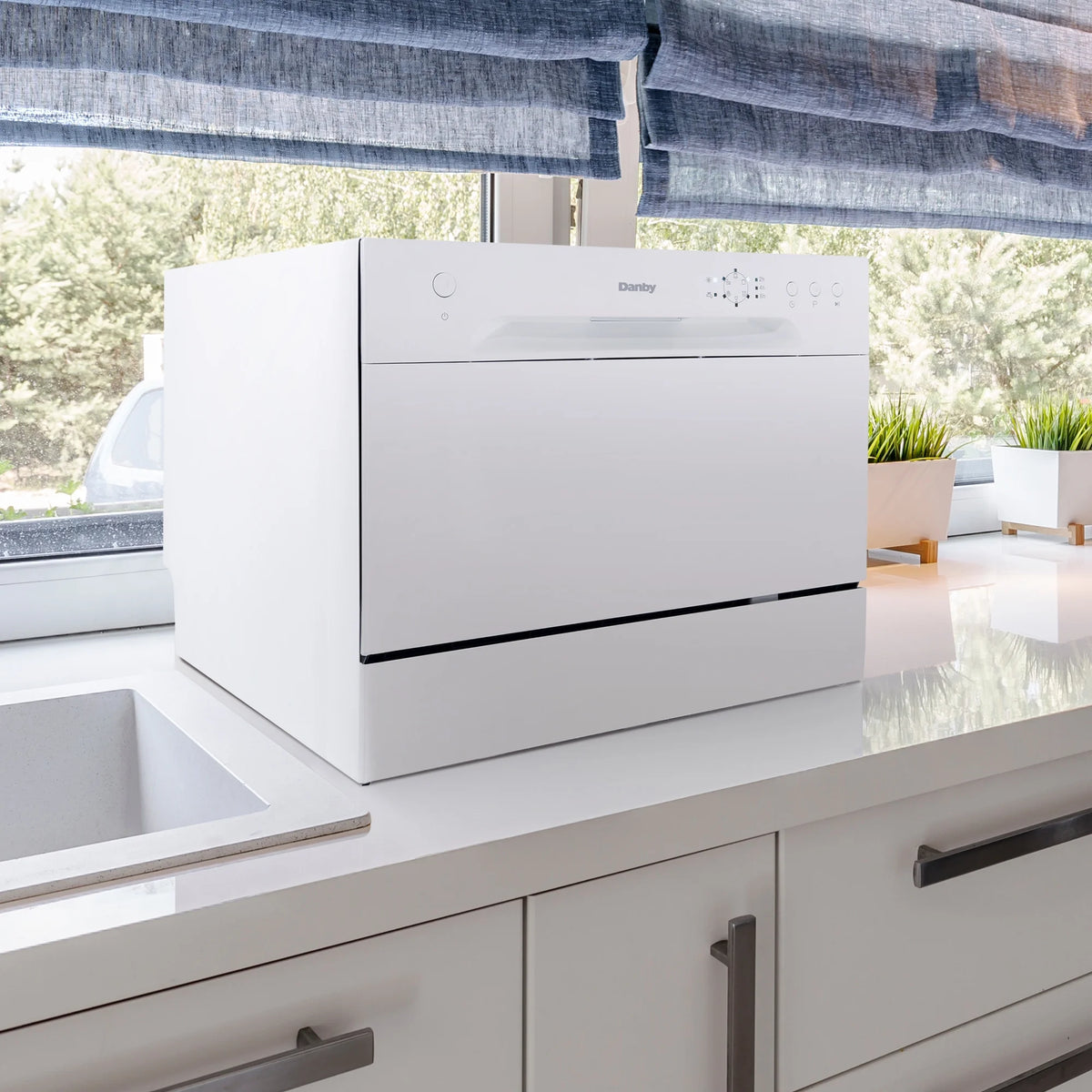 Danby 6 Place Setting Countertop Dishwasher in White (DDW621WDB)