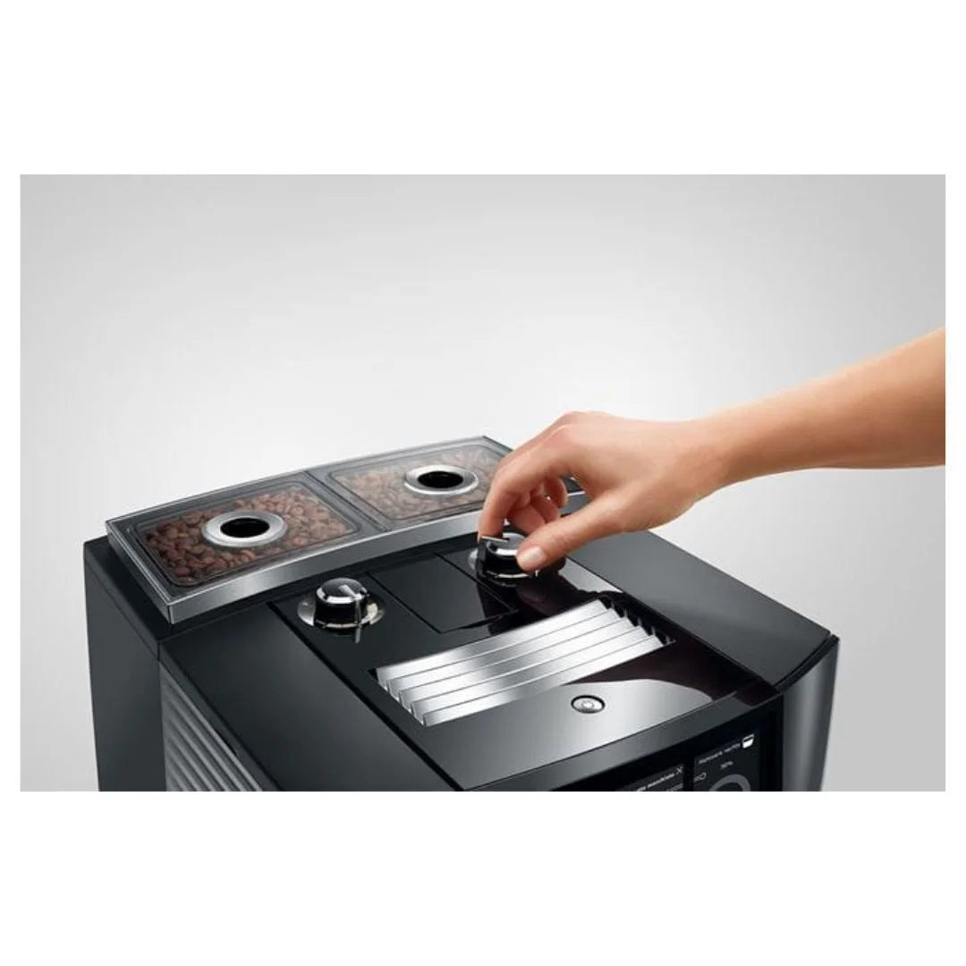 Jura J8 Twin Superautomatic Espresso Machine | 31 Recipes | Diamond Black | 15658