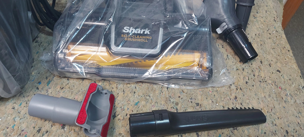 Open Box SHARK UV725 NAVIGATOR UPRIGHT VACUUM