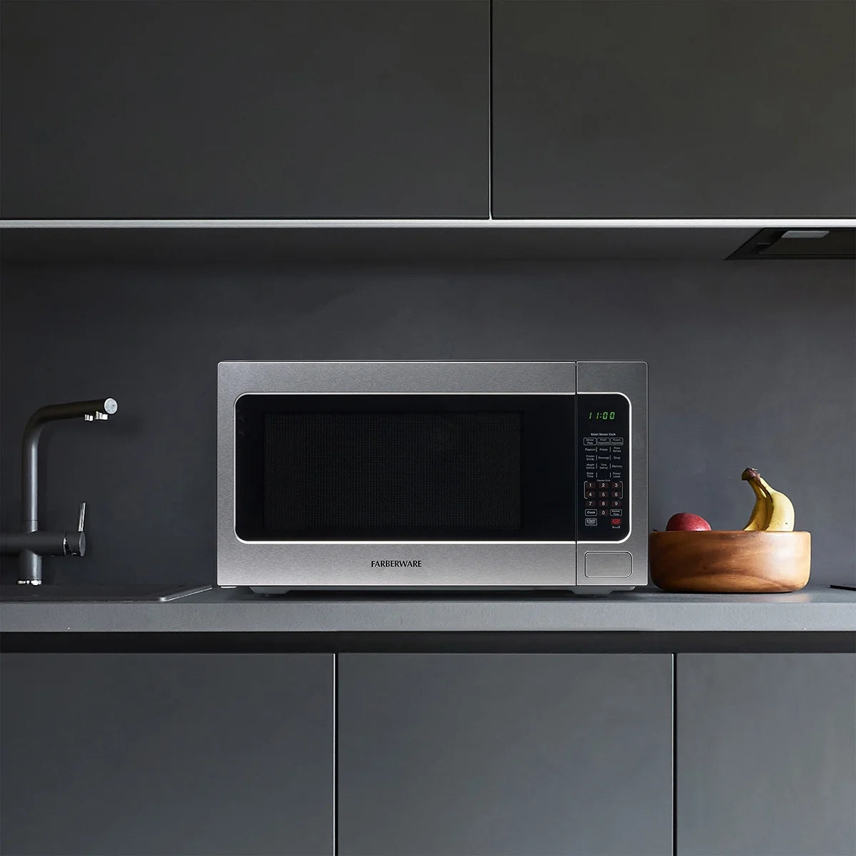 Farberware FMGZ09BKA 0.9 Cu. Ft. Microwave Oven, 900W, Digital Control, LED Display, 6 Cooking Presets, Black