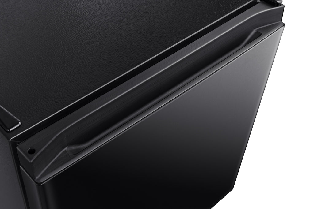 Hisense 1.6 Cu ft Single Door Mini Fridge, Black, Energy Star, 1 Year Warranty, WMS017M6XBE New