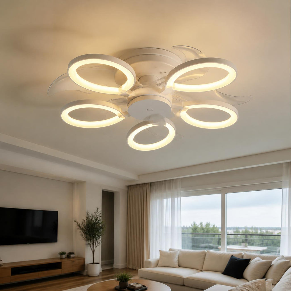 Ventilateur de plafond ROGLOW 6 anneaux LED installé dans un salon